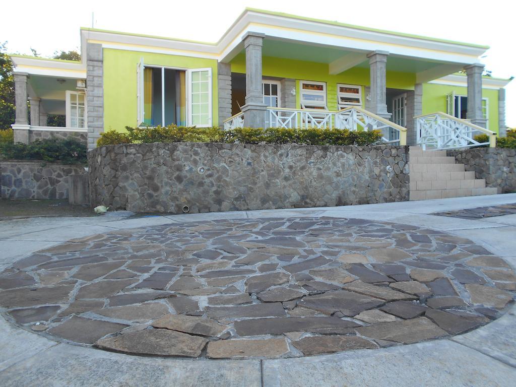 Diamond View Cottages Roseau Bagian luar foto